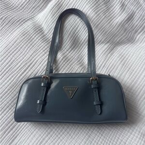 Vintage GUESS Women's blue Handbag